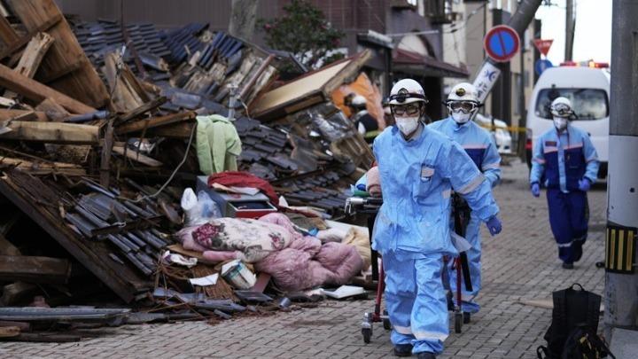 90χρονη ανασύρθηκε ζωντανή στην Ιαπωνία, έξι μέρες μετά το φονικό σεισμό – 222 άνθρωποι αγνοούνται
