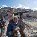 Εκεχειρία στη Γάζα: Χιλιάδες εκτοπισμένοι Παλαιστίνιοι στον δρόμο της επιστροφής