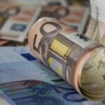 Στα 6.000 ευρώ ετησίως αυξάνεται το αφορολόγητο για τα φιλοδωρήματα